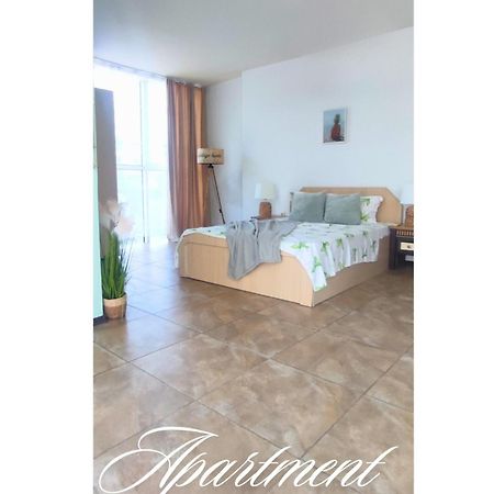 Апартамент Flame Pantai Sunny Bagian luar foto