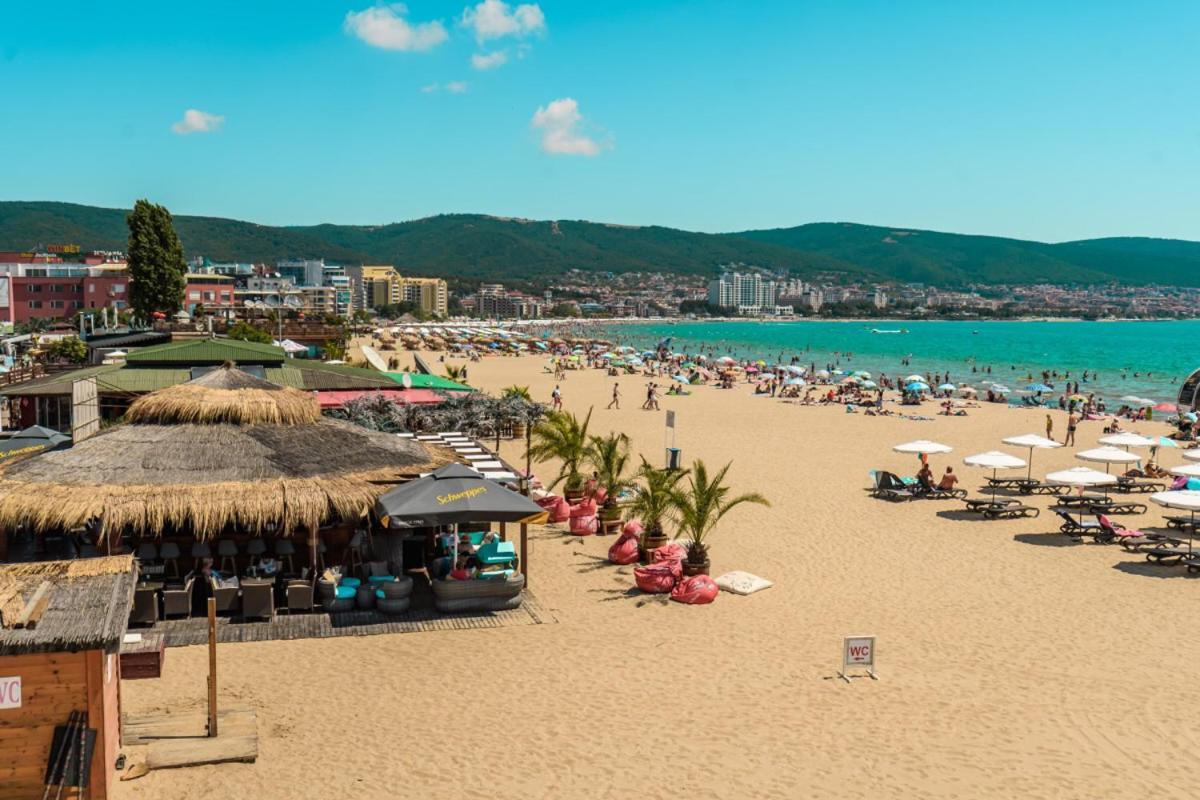 Апартамент Flame Pantai Sunny Bagian luar foto
